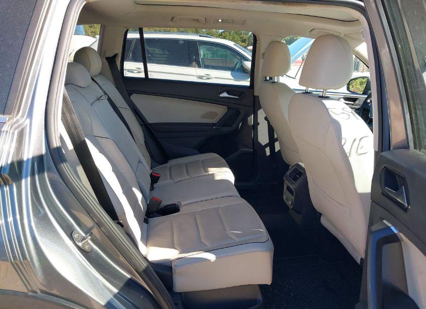 Photo 8 of 2018 Volkswagen Tiguan 2.0T SEL PREMIUM (VIN 3VV4B7AX0JM203535)