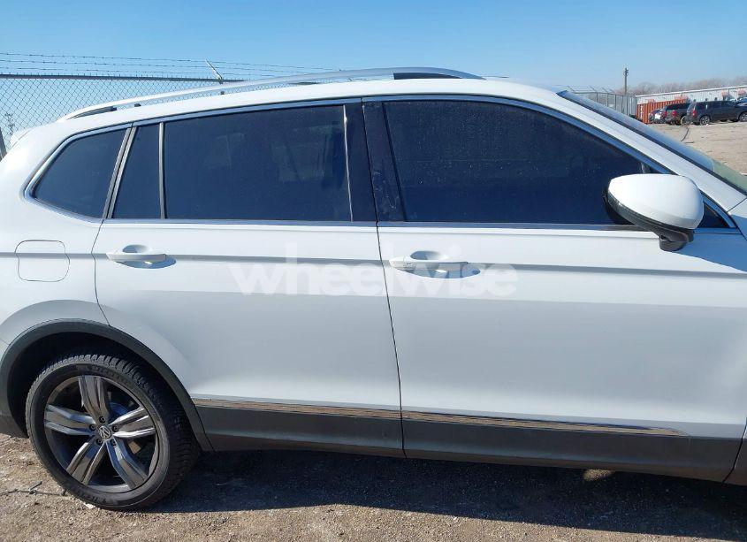 Photo 13 of 2019 Volkswagen Tiguan 2.0T SEL PREMIUM/2.0T SEL PREMIUM R-LINE (VIN 3VV4B7AX0KM007788)