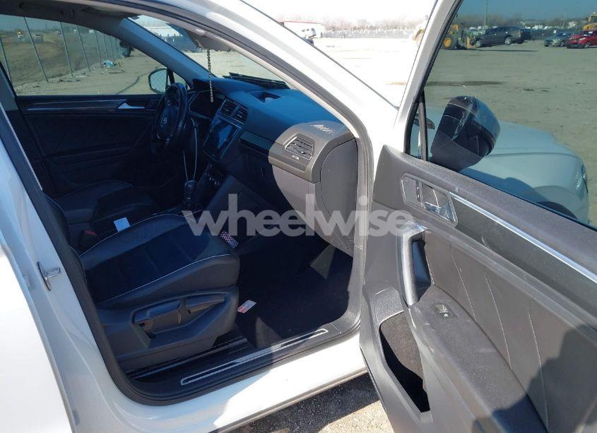Photo 5 of 2019 Volkswagen Tiguan 2.0T SEL PREMIUM/2.0T SEL PREMIUM R-LINE (VIN 3VV4B7AX0KM007788)