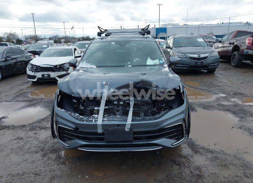 Photo 13 of 2022 Volkswagen Tiguan 2.0T SEL R-LINE (VIN 3VV4B7AX0NM151894)