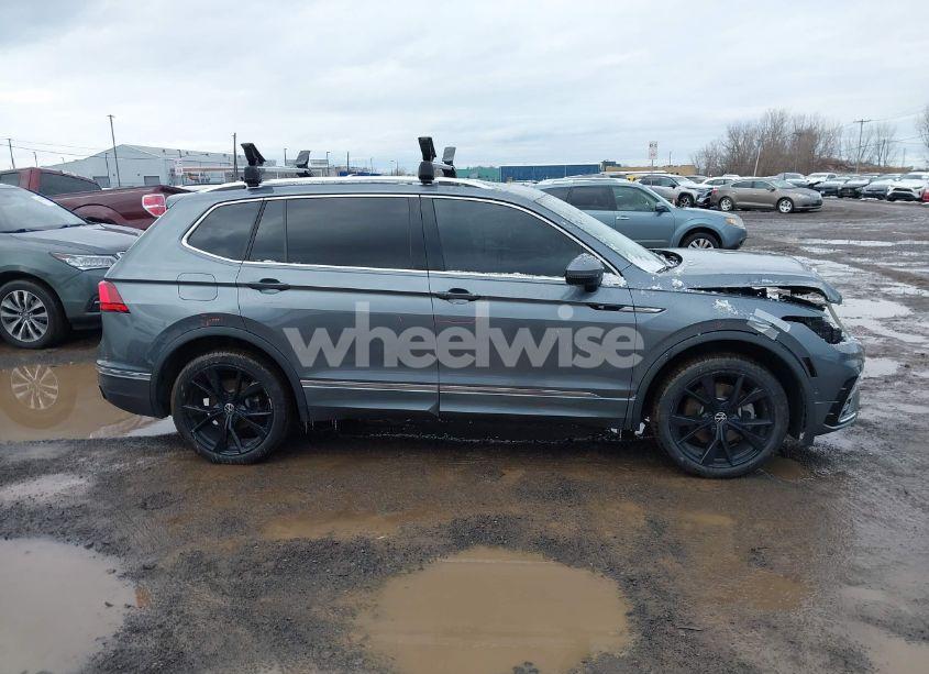 Photo 14 of 2022 Volkswagen Tiguan 2.0T SEL R-LINE (VIN 3VV4B7AX0NM151894)