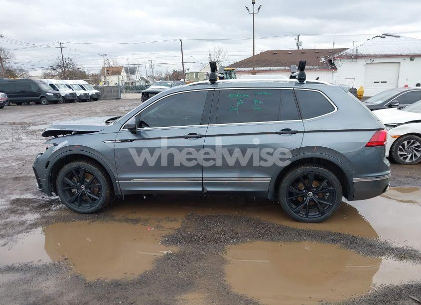 Photo 15 of 2022 Volkswagen Tiguan 2.0T SEL R-LINE (VIN 3VV4B7AX0NM151894)