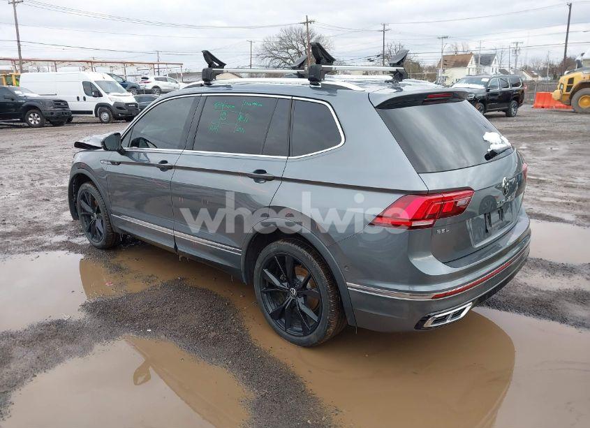 Photo 3 of 2022 Volkswagen Tiguan 2.0T SEL R-LINE (VIN 3VV4B7AX0NM151894)