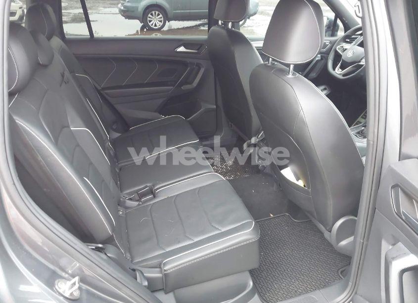 Photo 8 of 2022 Volkswagen Tiguan 2.0T SEL R-LINE (VIN 3VV4B7AX0NM151894)
