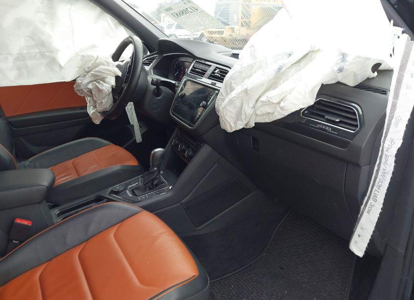 Photo 5 of 2018 Volkswagen Tiguan SEL PREMIUM (VIN 3VV4B7AX1JM187961)