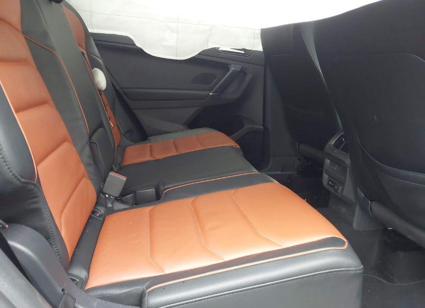 Photo 8 of 2018 Volkswagen Tiguan SEL PREMIUM (VIN 3VV4B7AX1JM187961)