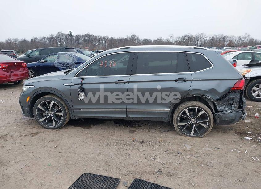 Photo 14 of 2022 Volkswagen Tiguan 2.0T SEL R-LINE (VIN 3VV4B7AX1NM159048)