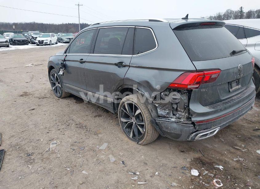 Photo 6 of 2022 Volkswagen Tiguan 2.0T SEL R-LINE (VIN 3VV4B7AX1NM159048)