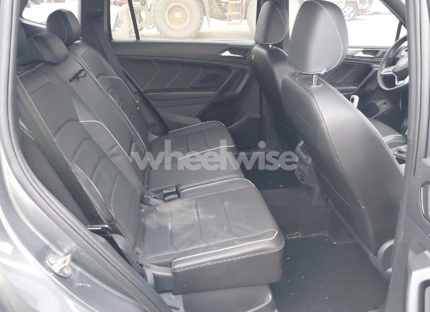 Photo 8 of 2022 Volkswagen Tiguan 2.0T SEL R-LINE (VIN 3VV4B7AX1NM159048)