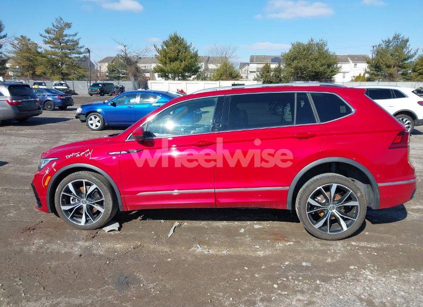 Photo 14 of 2024 Volkswagen Tiguan 2.0T SEL R-LINE (VIN 3VV4B7AX1RM154499)