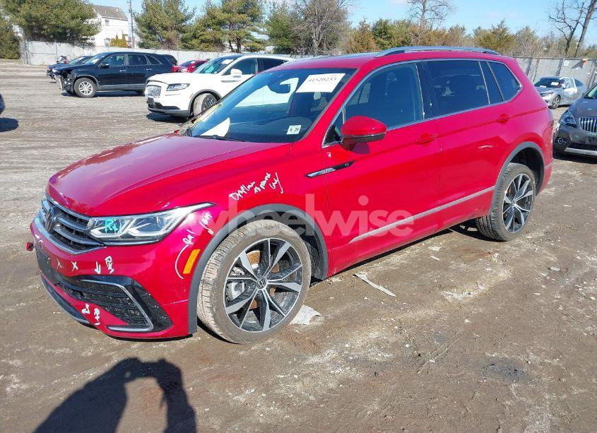 Photo 2 of 2024 Volkswagen Tiguan 2.0T SEL R-LINE (VIN 3VV4B7AX1RM154499)