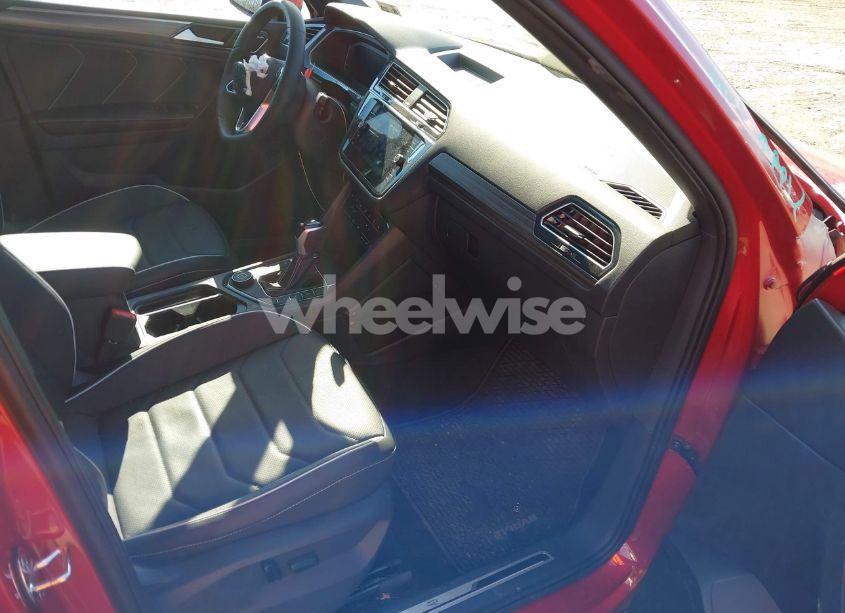 Photo 5 of 2024 Volkswagen Tiguan 2.0T SEL R-LINE (VIN 3VV4B7AX1RM154499)