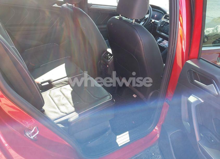 Photo 8 of 2024 Volkswagen Tiguan 2.0T SEL R-LINE (VIN 3VV4B7AX1RM154499)