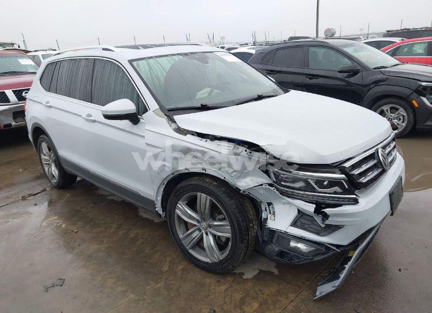 2019 Volkswagen Tiguan 2.0T SEL PREMIUM/2.0T SEL PREMIUM R-LINE (VIN 3VV4B7AX2KM053803) main photo