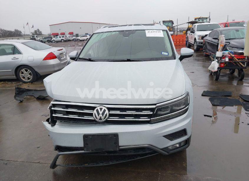 Photo 12 of 2019 Volkswagen Tiguan 2.0T SEL PREMIUM/2.0T SEL PREMIUM R-LINE (VIN 3VV4B7AX2KM053803)