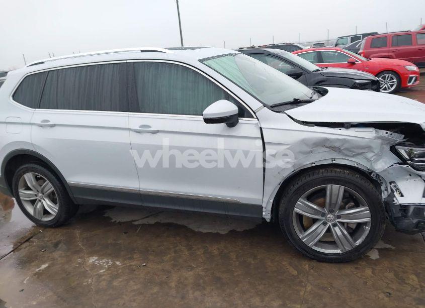 Photo 13 of 2019 Volkswagen Tiguan 2.0T SEL PREMIUM/2.0T SEL PREMIUM R-LINE (VIN 3VV4B7AX2KM053803)