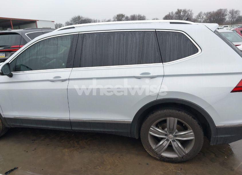 Photo 14 of 2019 Volkswagen Tiguan 2.0T SEL PREMIUM/2.0T SEL PREMIUM R-LINE (VIN 3VV4B7AX2KM053803)