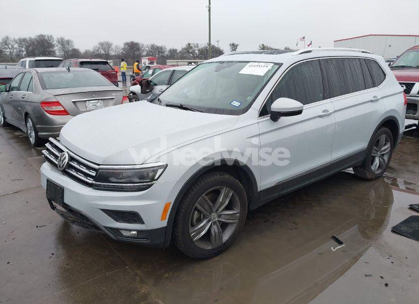 Photo 2 of 2019 Volkswagen Tiguan 2.0T SEL PREMIUM/2.0T SEL PREMIUM R-LINE (VIN 3VV4B7AX2KM053803)