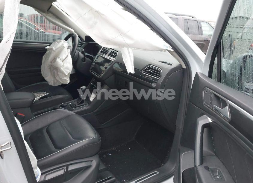 Photo 5 of 2019 Volkswagen Tiguan 2.0T SEL PREMIUM/2.0T SEL PREMIUM R-LINE (VIN 3VV4B7AX2KM053803)