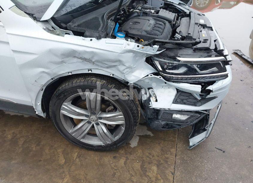 Photo 6 of 2019 Volkswagen Tiguan 2.0T SEL PREMIUM/2.0T SEL PREMIUM R-LINE (VIN 3VV4B7AX2KM053803)