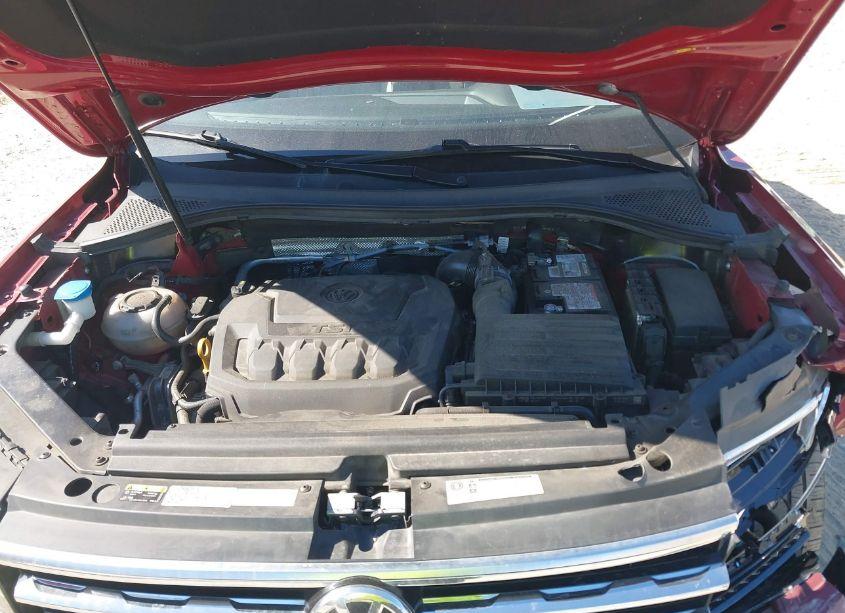 Photo 10 of 2019 Volkswagen Tiguan 2.0T SEL PREMIUM/2.0T SEL PREMIUM R-LINE (VIN 3VV4B7AX2KM156123)