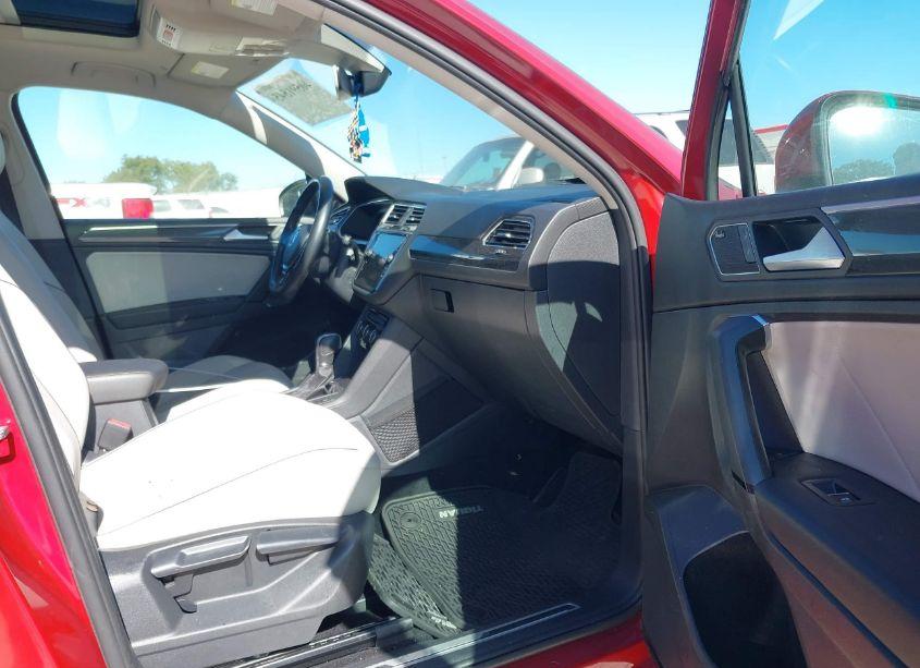 Photo 5 of 2019 Volkswagen Tiguan 2.0T SEL PREMIUM/2.0T SEL PREMIUM R-LINE (VIN 3VV4B7AX2KM156123)