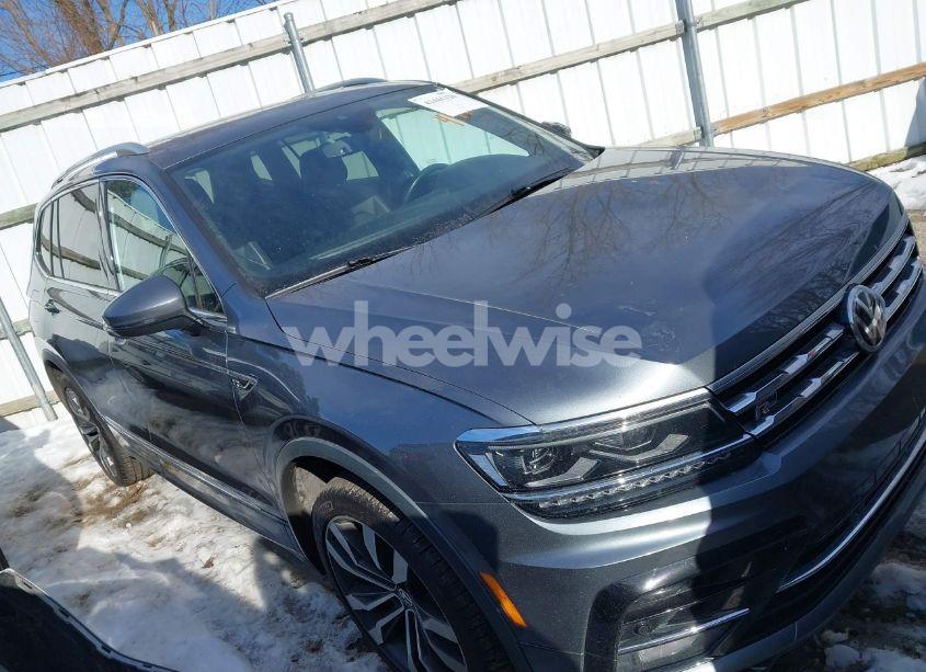 2019 Volkswagen Tiguan 2.0T SEL PREMIUM/2.0T SEL PREMIUM R-LINE (VIN 3VV4B7AX2KM175142) main photo