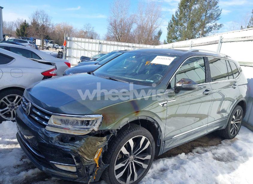 Photo 2 of 2019 Volkswagen Tiguan 2.0T SEL PREMIUM/2.0T SEL PREMIUM R-LINE (VIN 3VV4B7AX2KM175142)