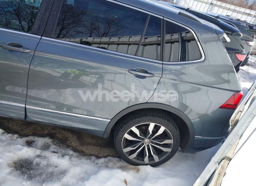 Photo 3 of 2019 Volkswagen Tiguan 2.0T SEL PREMIUM/2.0T SEL PREMIUM R-LINE (VIN 3VV4B7AX2KM175142)
