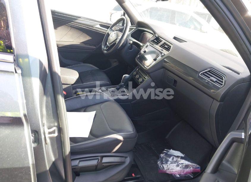 Photo 5 of 2019 Volkswagen Tiguan 2.0T SEL PREMIUM/2.0T SEL PREMIUM R-LINE (VIN 3VV4B7AX2KM175142)