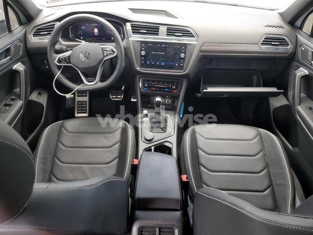 Photo 5 of 2024 VOLKSWAGEN TIGUAN SEL R-LINE BLACK (VIN 3VV4B7AX2RM117039)