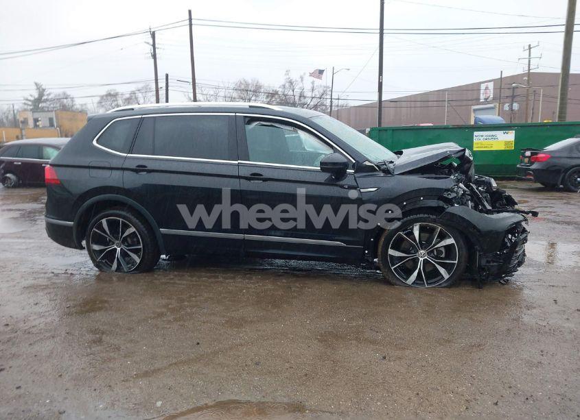Photo 13 of 2022 Volkswagen Tiguan 2.0T SEL R-LINE (VIN 3VV4B7AX3NM046685)