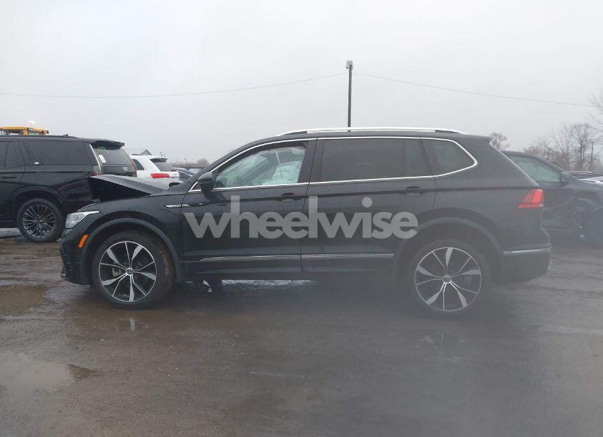 Photo 14 of 2022 Volkswagen Tiguan 2.0T SEL R-LINE (VIN 3VV4B7AX3NM046685)