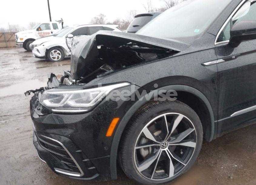Photo 6 of 2022 Volkswagen Tiguan 2.0T SEL R-LINE (VIN 3VV4B7AX3NM046685)
