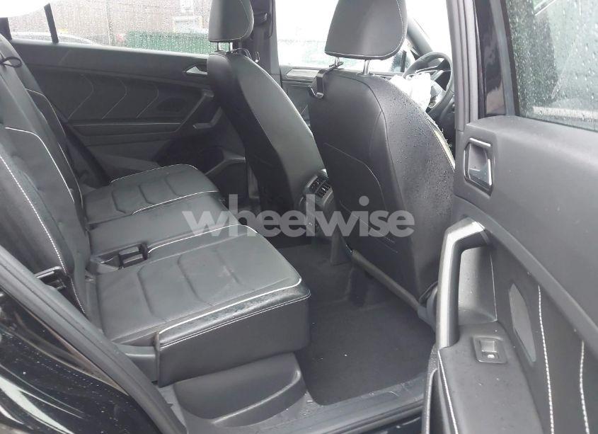 Photo 8 of 2022 Volkswagen Tiguan 2.0T SEL R-LINE (VIN 3VV4B7AX3NM046685)