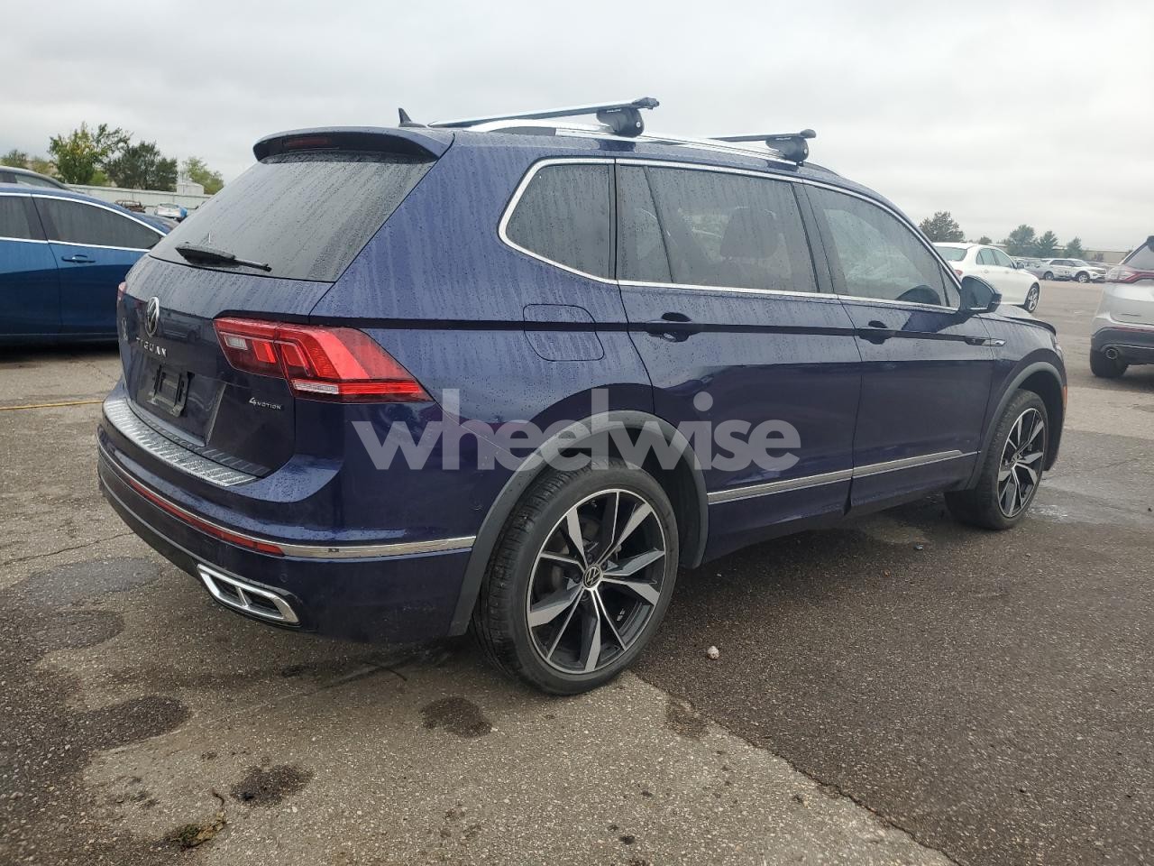 Photo 3 of 2022 VOLKSWAGEN TIGUAN SEL R-LINE (VIN 3VV4B7AX3NM053233)