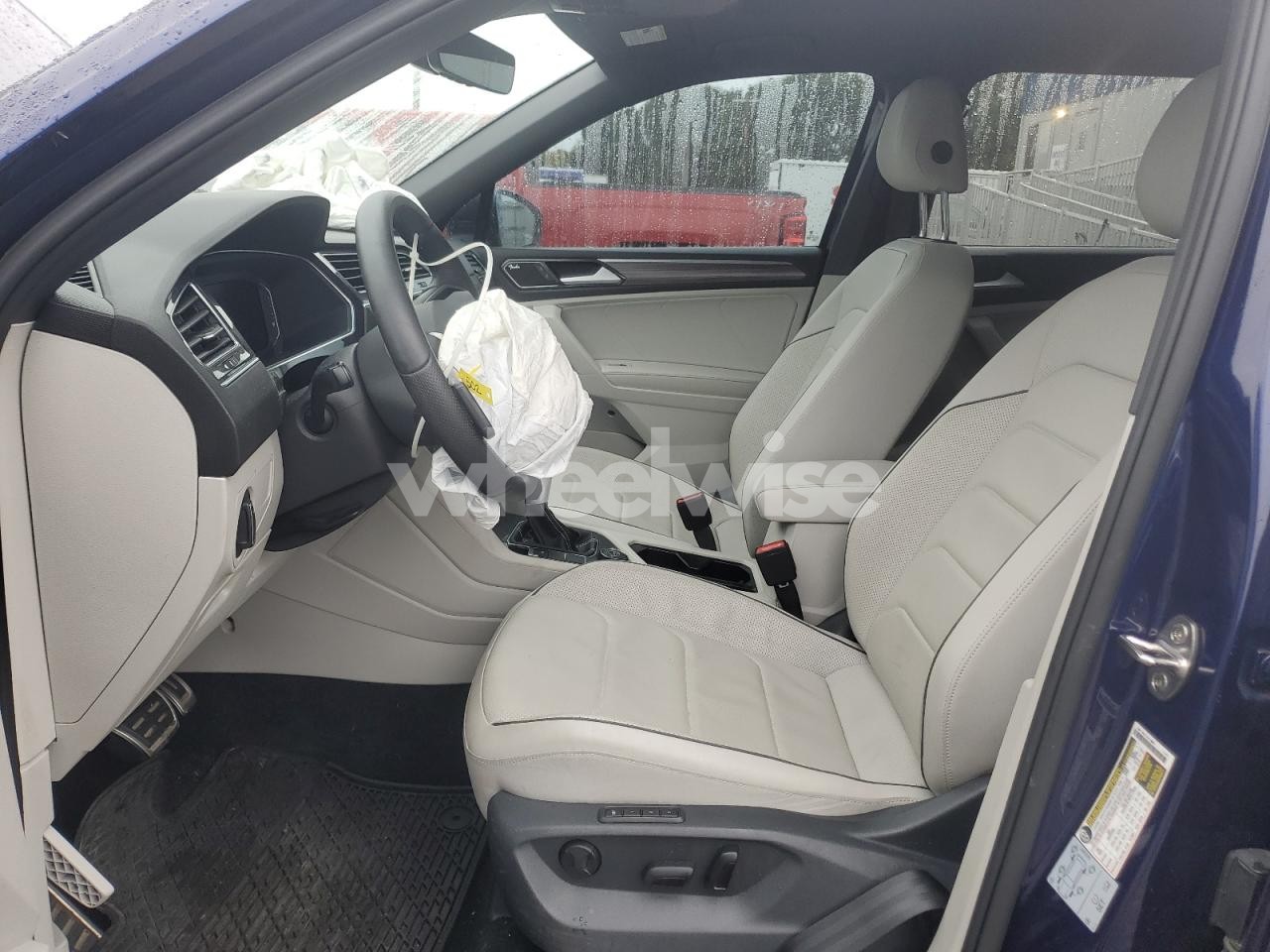 Photo 7 of 2022 VOLKSWAGEN TIGUAN SEL R-LINE (VIN 3VV4B7AX3NM053233)