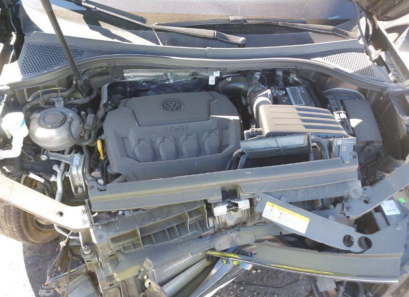 Photo 10 of 2022 Volkswagen Tiguan 2.0T SEL R-LINE (VIN 3VV4B7AX3NM065477)