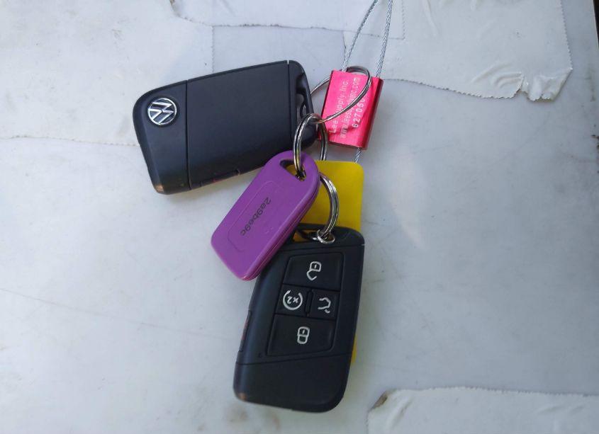 Photo 11 of 2022 Volkswagen Tiguan 2.0T SEL R-LINE (VIN 3VV4B7AX3NM065477)