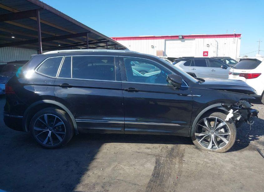 Photo 14 of 2022 Volkswagen Tiguan 2.0T SEL R-LINE (VIN 3VV4B7AX3NM065477)
