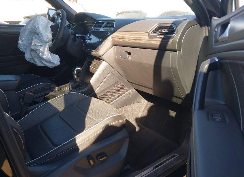 Photo 5 of 2022 Volkswagen Tiguan 2.0T SEL R-LINE (VIN 3VV4B7AX3NM065477)
