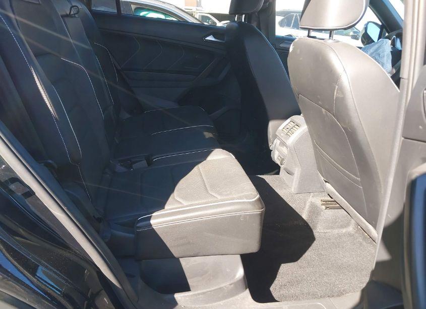Photo 8 of 2022 Volkswagen Tiguan 2.0T SEL R-LINE (VIN 3VV4B7AX3NM065477)