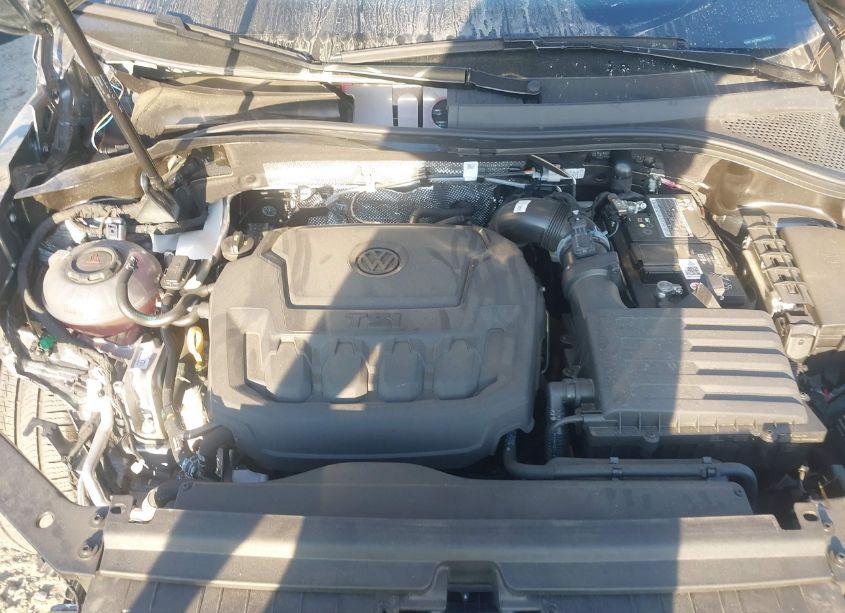 Photo 10 of 2023 Volkswagen Tiguan 2.0T SEL R-LINE (VIN 3VV4B7AX3PM105379)