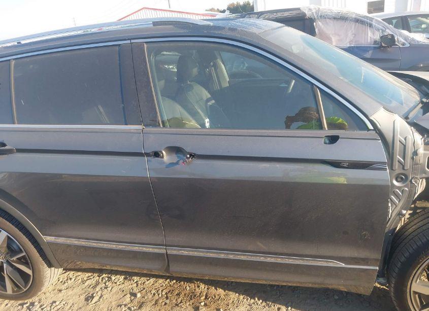 Photo 14 of 2023 Volkswagen Tiguan 2.0T SEL R-LINE (VIN 3VV4B7AX3PM105379)