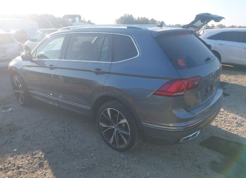 Photo 3 of 2023 Volkswagen Tiguan 2.0T SEL R-LINE (VIN 3VV4B7AX3PM105379)