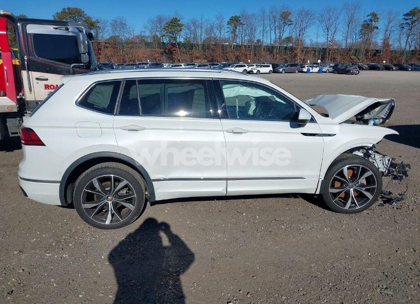 Photo 12 of 2024 Volkswagen Tiguan 2.0T SEL R-LINE (VIN 3VV4B7AX3RM055151)