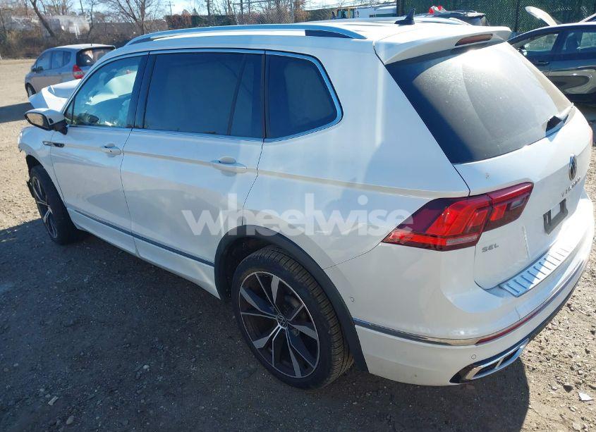 Photo 3 of 2024 Volkswagen Tiguan 2.0T SEL R-LINE (VIN 3VV4B7AX3RM055151)