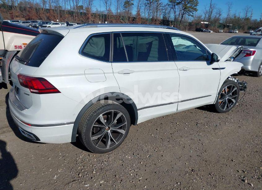Photo 4 of 2024 Volkswagen Tiguan 2.0T SEL R-LINE (VIN 3VV4B7AX3RM055151)