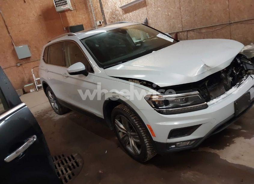2019 Volkswagen Tiguan 2.0T SEL PREMIUM/2.0T SEL PREMIUM R-LINE (VIN 3VV4B7AX4KM039045) main photo