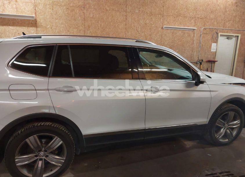Photo 13 of 2019 Volkswagen Tiguan 2.0T SEL PREMIUM/2.0T SEL PREMIUM R-LINE (VIN 3VV4B7AX4KM039045)